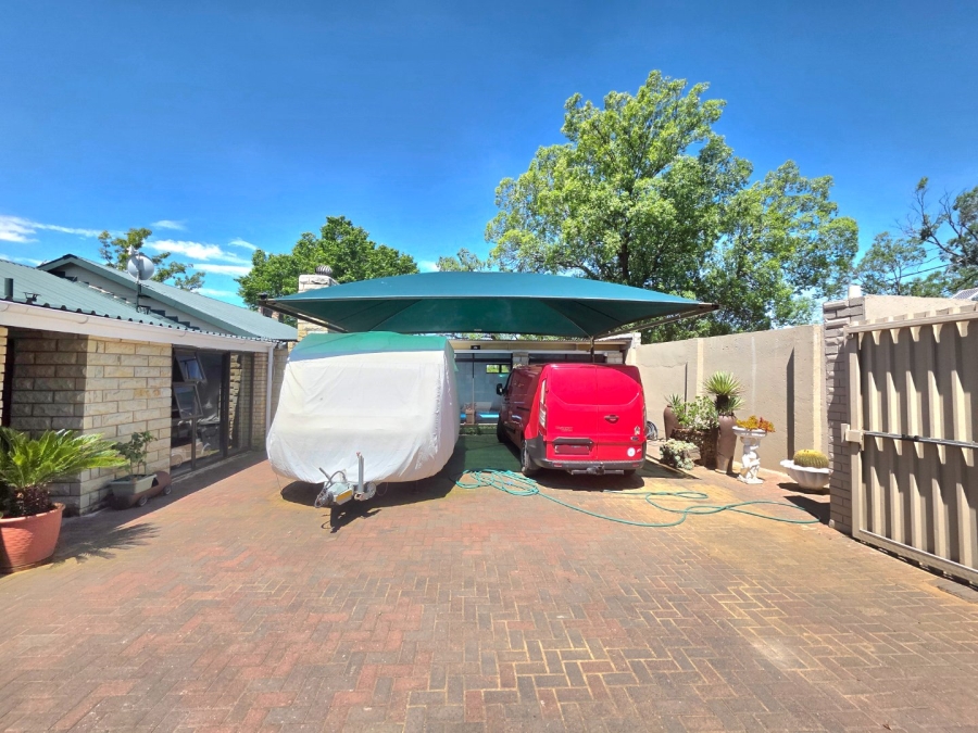 5 Bedroom Property for Sale in Morelig Free State